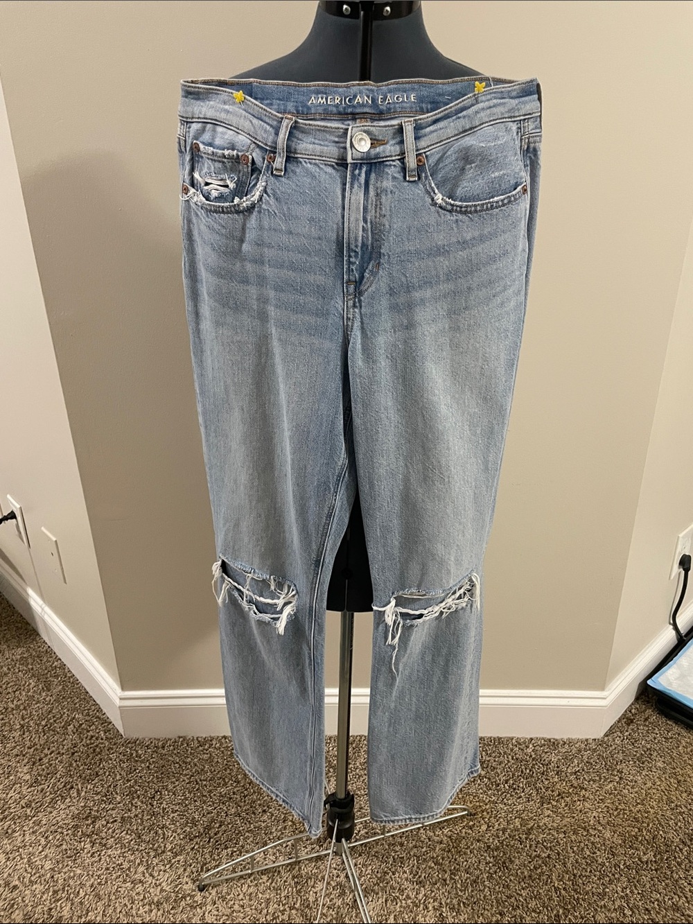 American Eagle Outfitters Light Wash Distressed Straight Leg Jeans